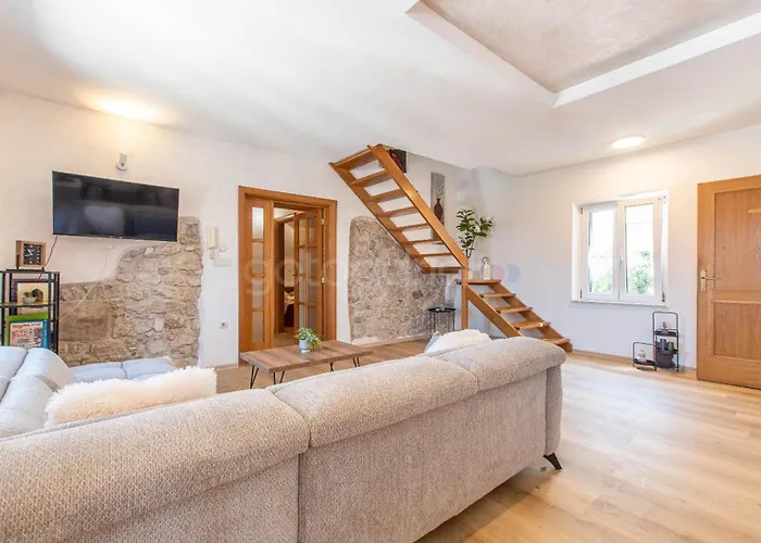 Апартаменти Vlove Story - Luxury Downtown *