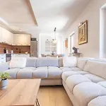 Vlove Story - Luxury Downtown