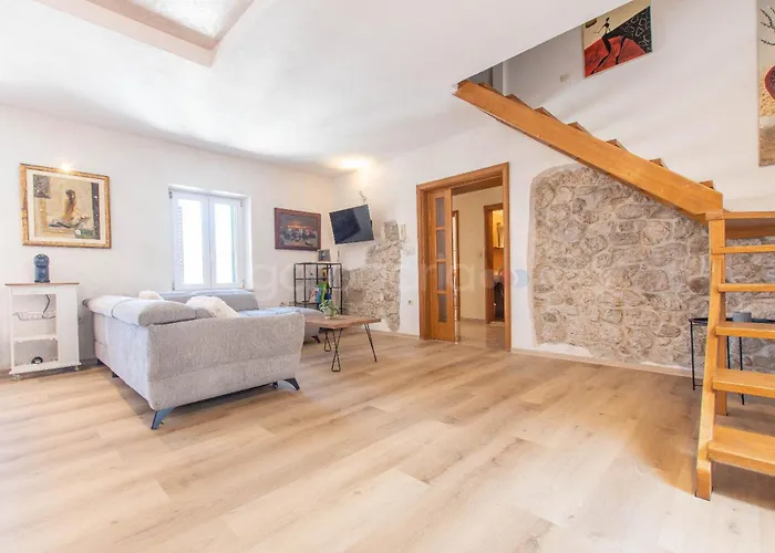 Vlove Story - Luxury Downtown Apartment