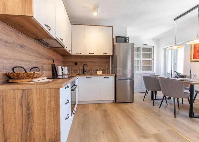 Vlove Story - Luxury Downtown Apartment Makarska