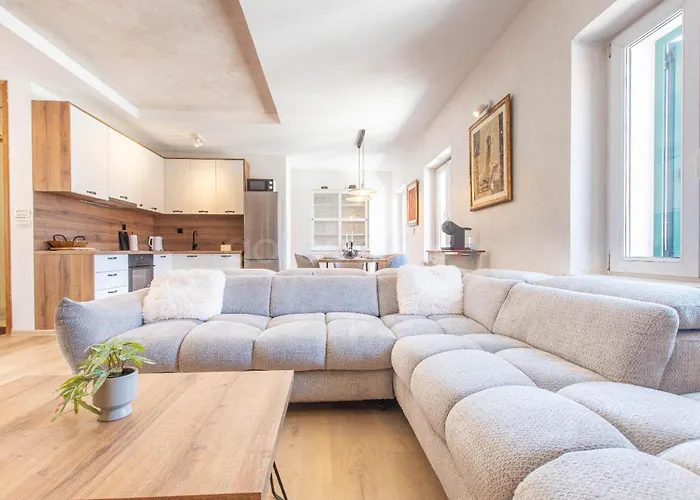 Vlove Story - Luxury Downtown