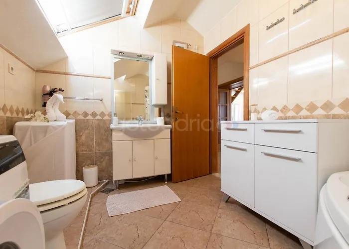 Vlove Story - Luxury Downtown Apartment *